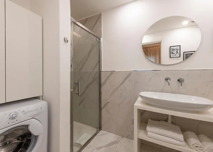 B - Diamond In The Center * Milánó