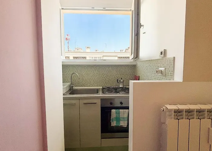 Near Linate Duomo And Station Minutes Away 아파트 *