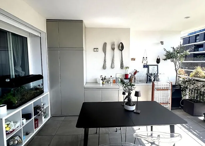 Urban Oasis - Two-room Apartment! Διαμέρισμα *