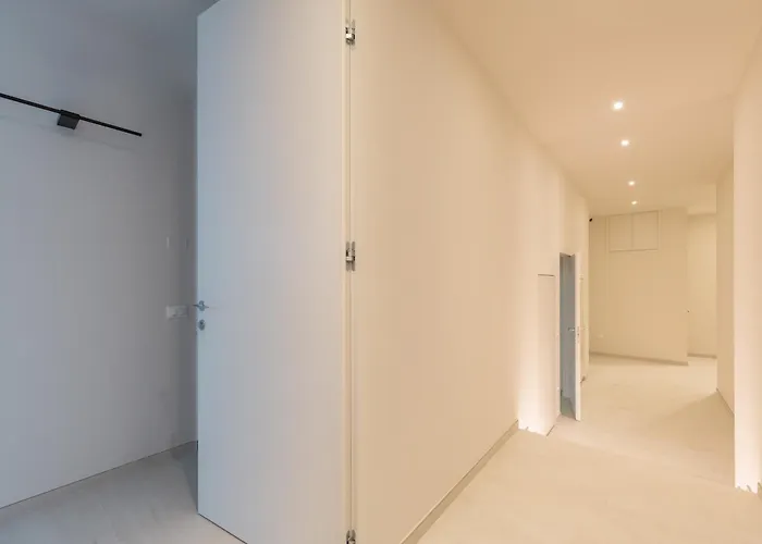 The South, Center, Arco Della Pace Milano