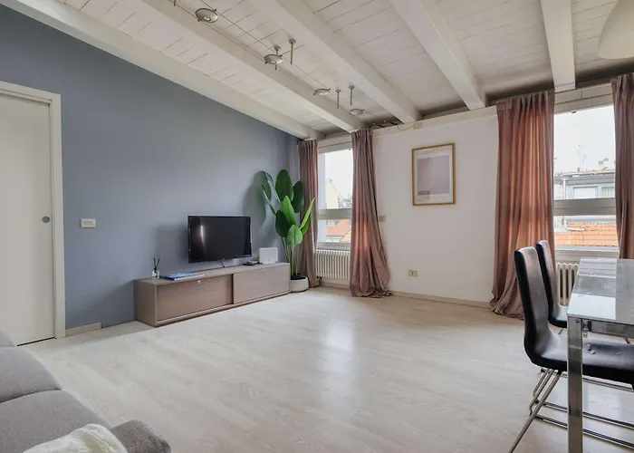 Bright Flat In The Heart Of Porta Venezia