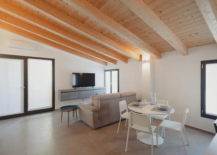 Gohost - The Corridor Near The Station Lägenhet Milano