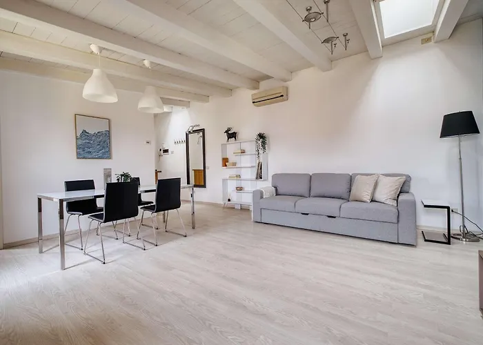 Bright Flat In The Heart Of Porta Venezia *