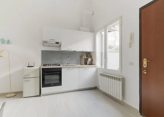 Guesthost - Patio Varesina *