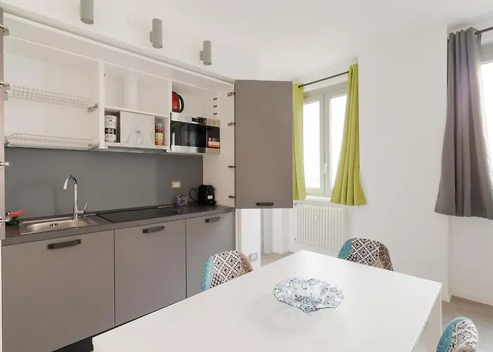 Guesthost - Modern Precotto Apartment *