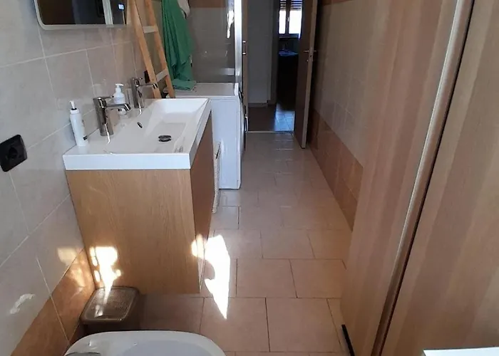 Large Bright - Strategic Location Apartment