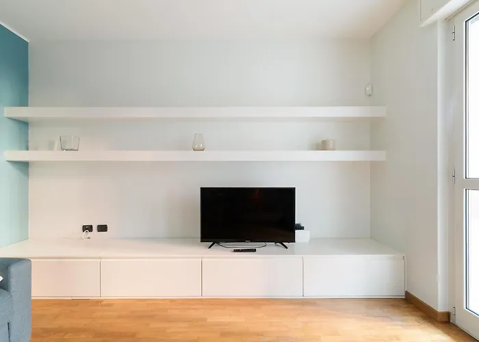 Guesthost - Bright M1 Precotto