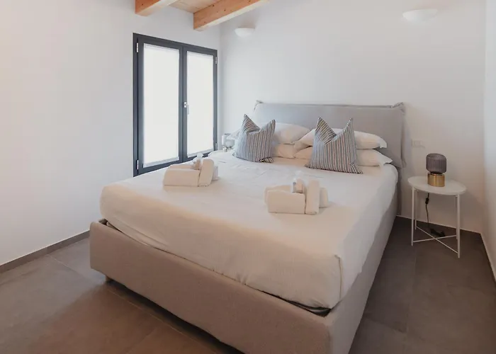 Gohost - The Corridor Near The Station Lägenhet *