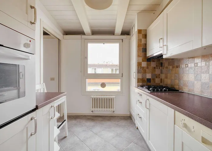 Bright Flat In The Heart Of Porta Venezia * 밀라노