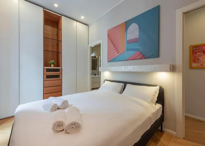 B - Modern Elegance For 4 People