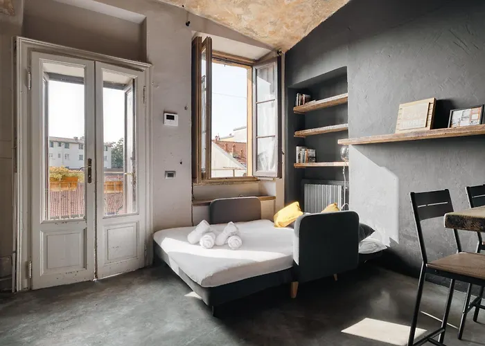 Nyc-style Industrial On Navigli *