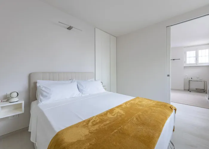 The South, Center, Arco Della Pace *