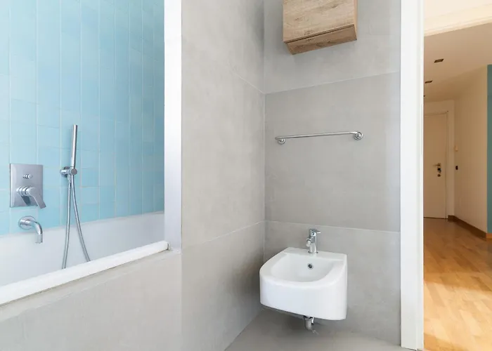 Guesthost - Bright M1 Precotto Apartament