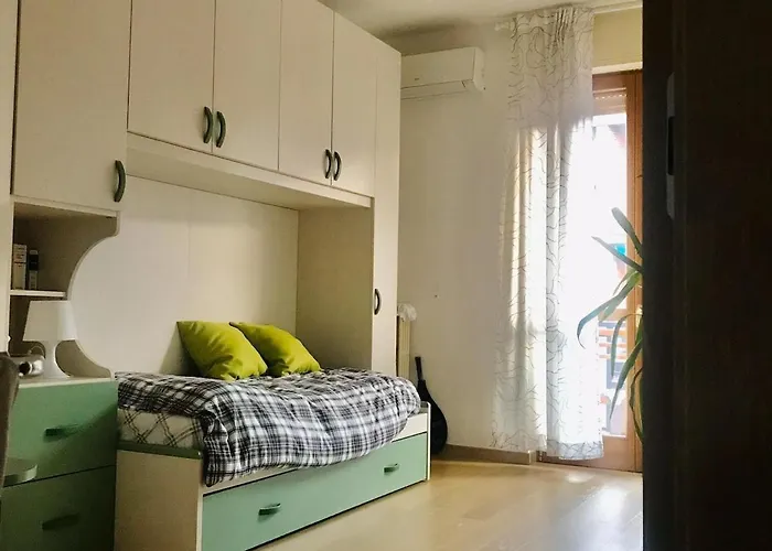 Large Bright - Strategic Location Appartamento