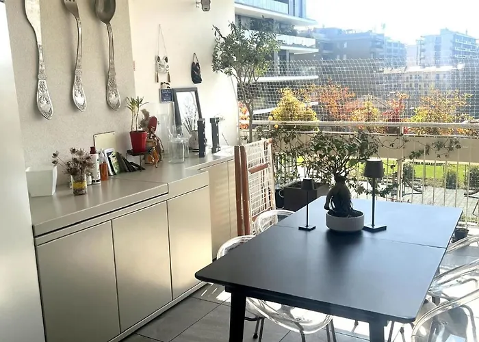 Urban Oasis - Two-room Apartment! Διαμέρισμα *