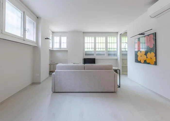 The South, Center, Arco Della Pace * Milano