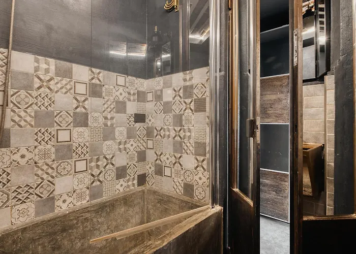 Nyc-style Industrial On Navigli Milano