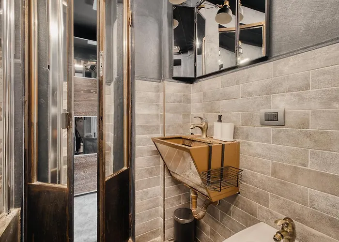 Nyc-style Industrial On Navigli Apartament