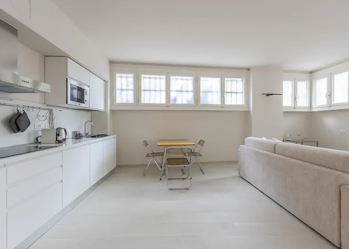 The South, Center, Arco Della Pace