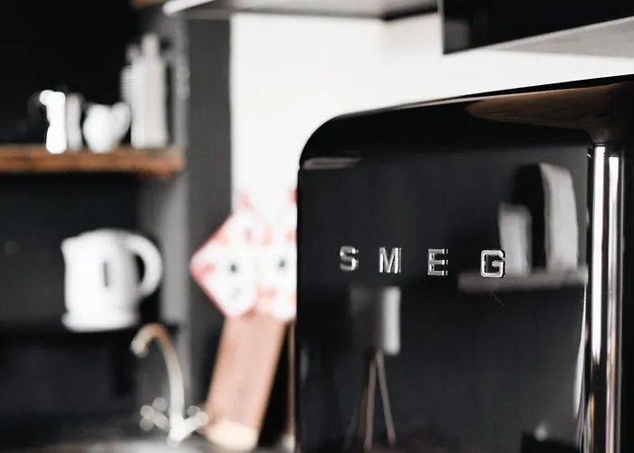 Nyc-style Industrial On Navigli Lejlighed Milano