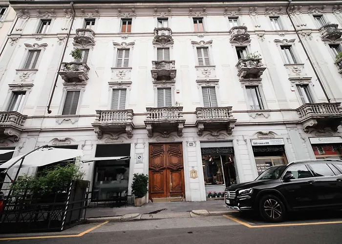 Bright Flat In The Heart Of Porta Venezia *