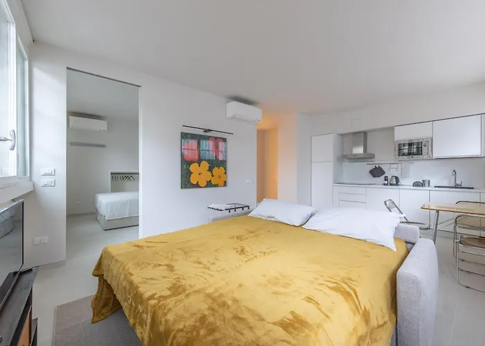 The South, Center, Arco Della Pace Milano