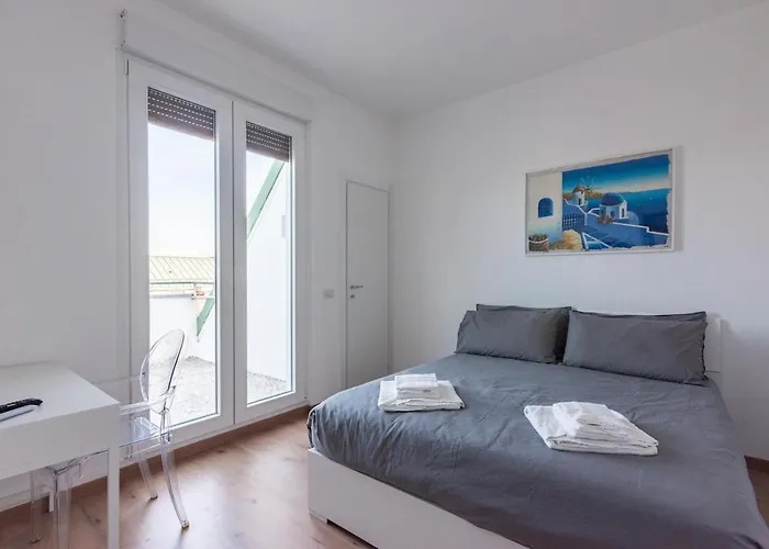 Nest Terrace Next To Frattini Metro Stop Milán