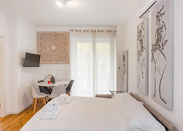 Regina24 Luxury - Elegante A Porta Venezia, 5 Min Dalla Metro