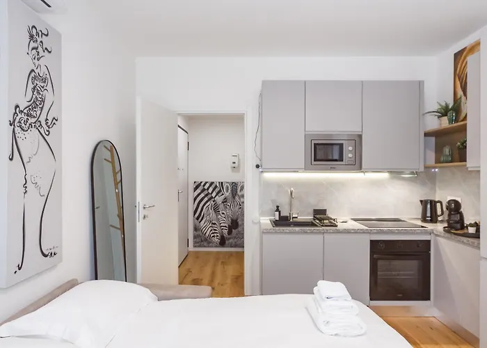 Regina24 Luxury - Elegante A Porta Venezia, 5 Min Dalla Metro *