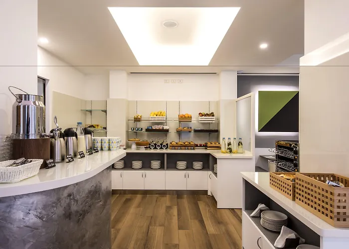 43 Station Милан