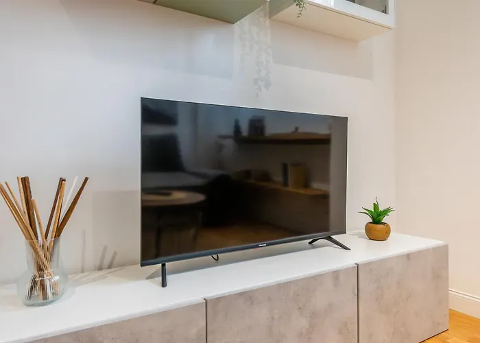 Prada's Nest - Modern Design And Close To Metro アパート ミラノ