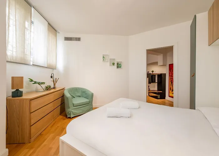 Prada's Nest - Modern Design And Close To Metro アパート ミラノ