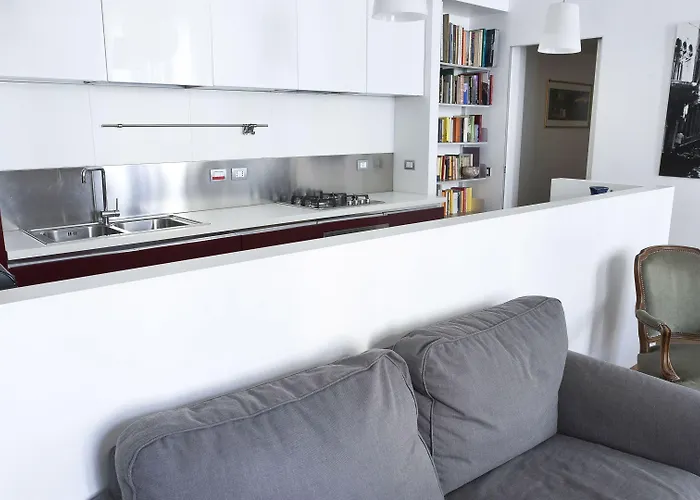 Italianway - Vincenzo Monti 52 * Milano