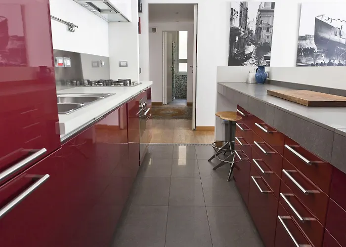 Italianway - Vincenzo Monti 52 *