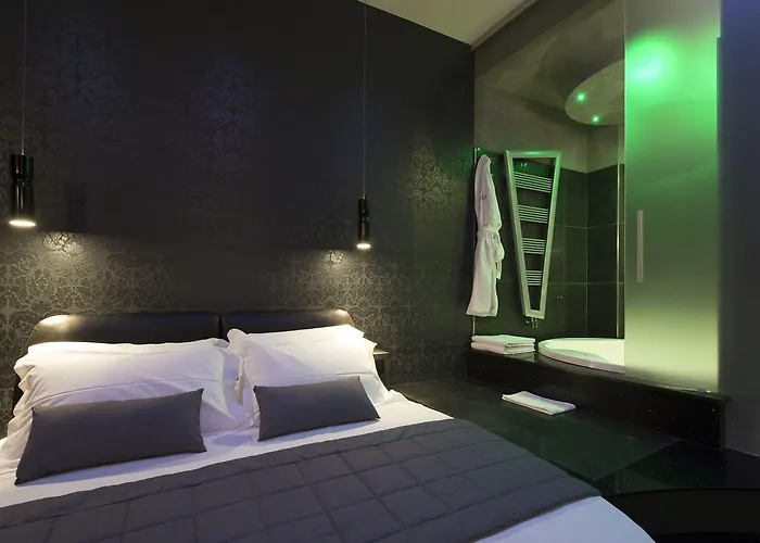 Gatto Bianco Mia Otel Milano