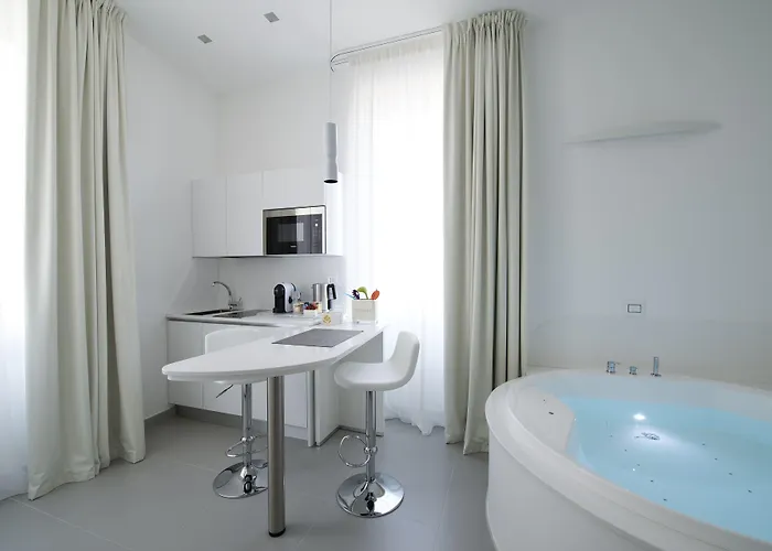 Otel Gatto Bianco Mia