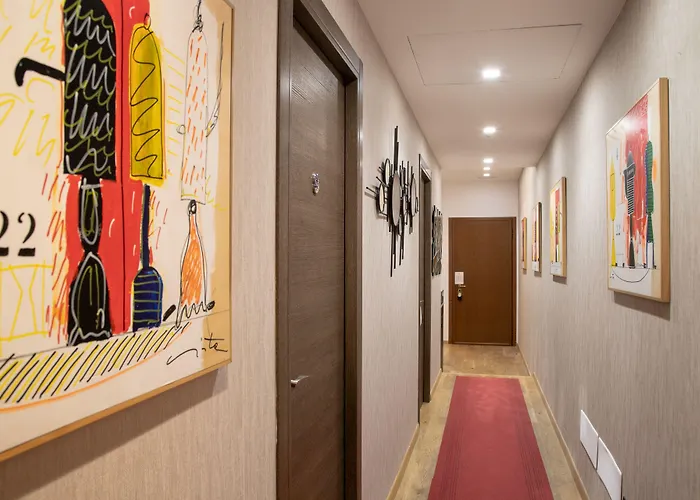 Ah - Fashion District Milánó