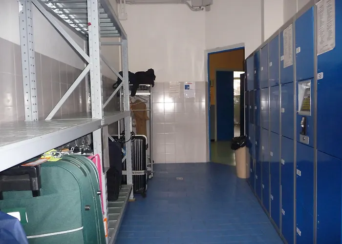 Aig Piero Rotta Hostel Milán