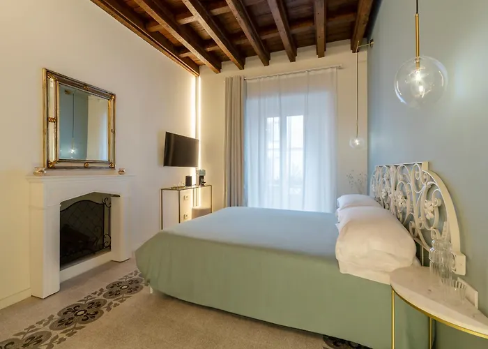 Younique Boutique Mediolan