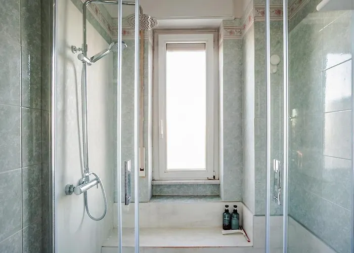 Bright With Canal Balcony Apartment Mailand