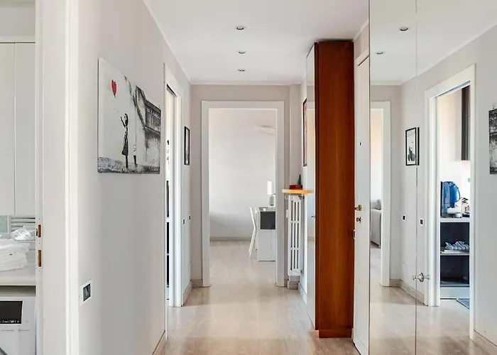 Bright With Canal Balcony Apartment Mailand