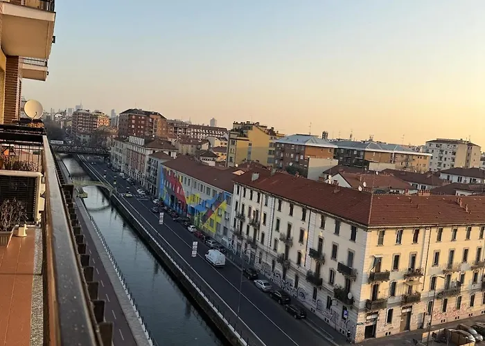 Bright With Canal Balcony Apartment