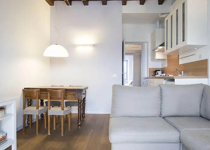 Easyhomes - Porta Venezia Oberdan 아파트