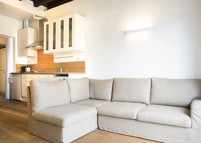 Easyhomes - Porta Venezia Oberdan 아파트