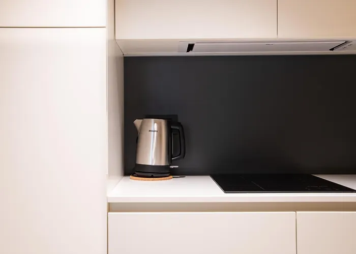 Navigli - Leobrothers - Alzaia Naviglio Pavese 8 Milánó