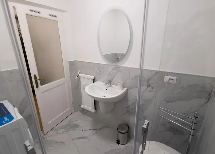 Modern 2br 2ba Metro Access 12min Duomo Tatil Evi Milano