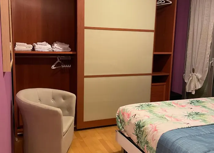 Ferienhaus Skyline15-elegant Panoramic Apartment-metro M1- Only 20 Minutes From Cathedral *