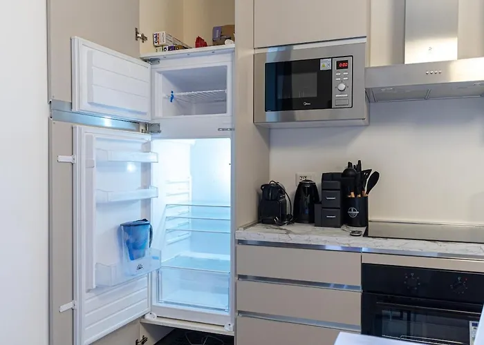 Modern 2br 2ba Metro Access 12min Duomo Tatil Evi