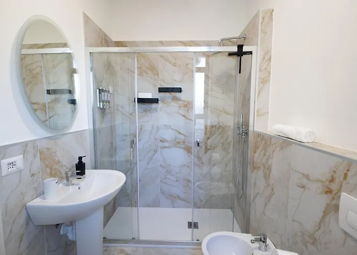 Modern 2br 2ba Metro Access 12min Duomo Casa de Férias *
