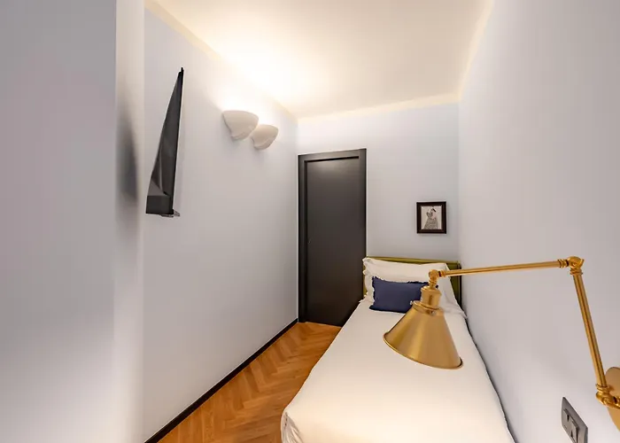 V-collection Solferino ميلان